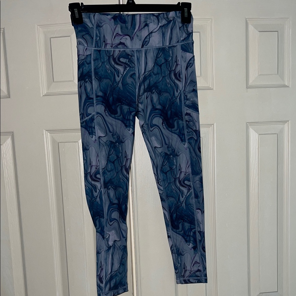 Victoria’s Secret On Point Flow Crop Leggings